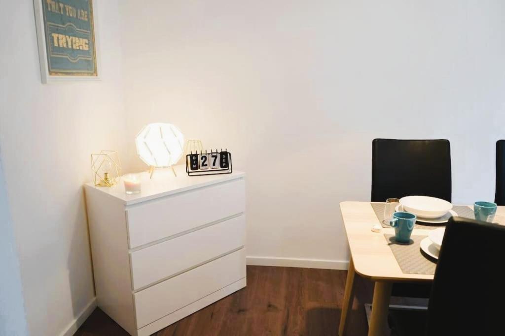 Rm-1 - Appartement F2 Au 1Er Etage Pour 1-3 Pers Mulhouse Kültér fotó